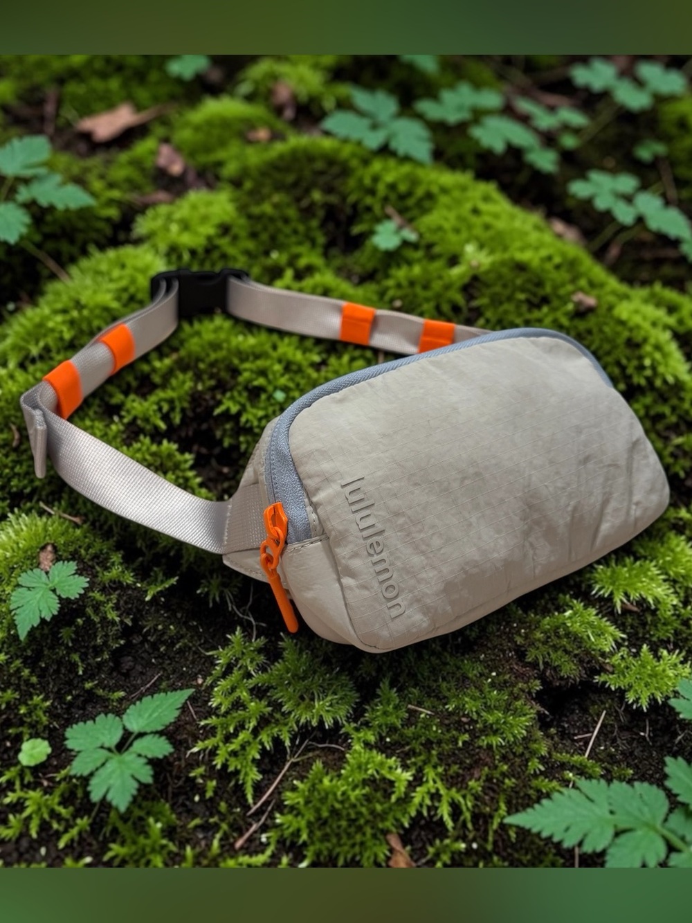 lululemon athletica Everywhere Belt Bag Mini in Vapor/light Gray and Orange